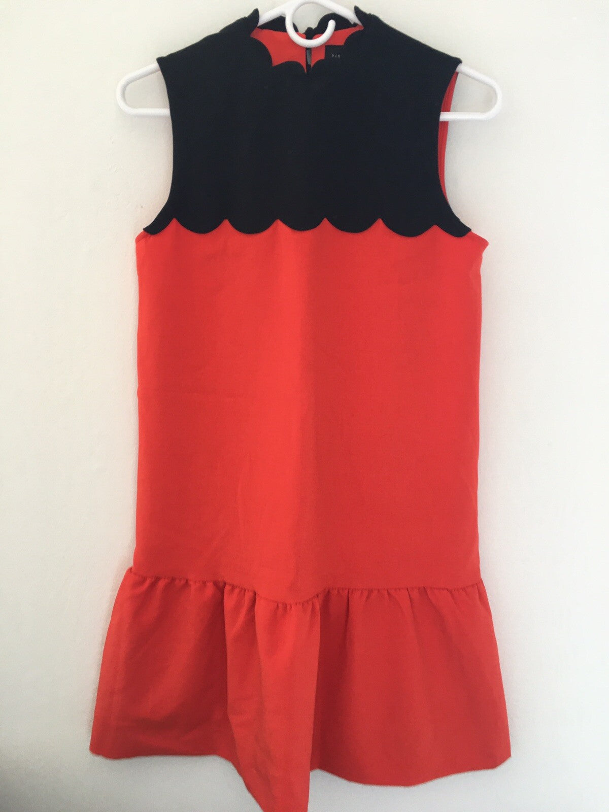 VICTORIA BECKHAM Target NWOT Womens Size XS Red Black Scallop Sleeveless Dress
