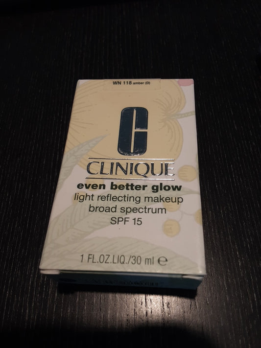 Clinique Even Better Glow Makeup SPF 15 - WN 118 Amber (D) - 1oz/30ml