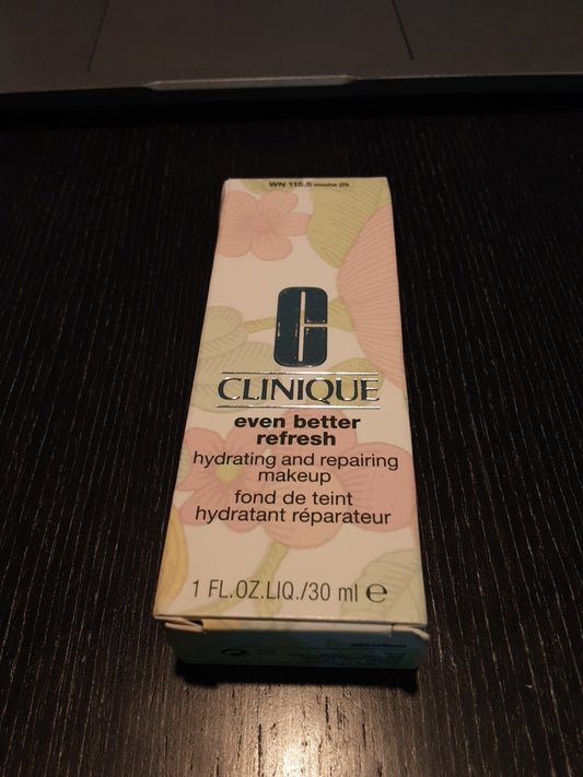 Clinique Even Better Refresh Hydrating And Repairing Makeup WN 125 Mahogany NIB