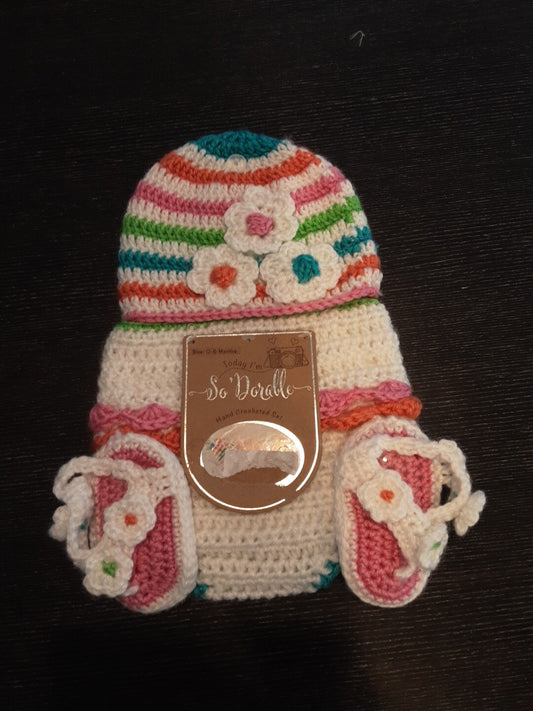 New So' Dorable Hand Crocheted Set Floral Newborn photo prop 0-6 mths 