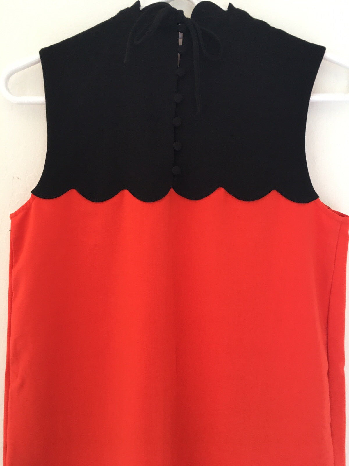 VICTORIA BECKHAM Target NWOT Womens Size XS Red Black Scallop Sleeveless Dress
