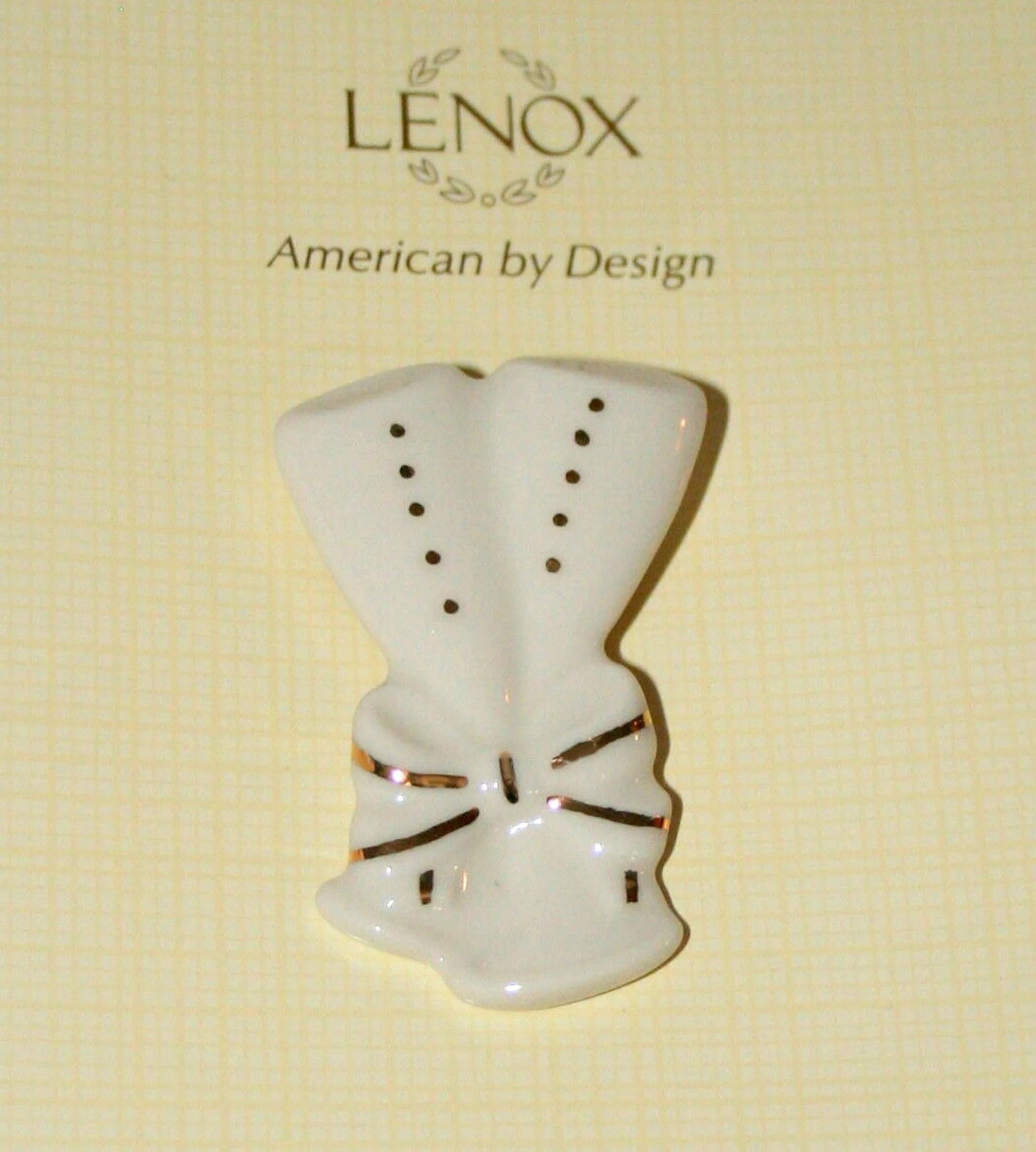 LENOX - Pair of Flute Glasses - Porcelain Pin-Pendant with 24Kt Trim - NEW!