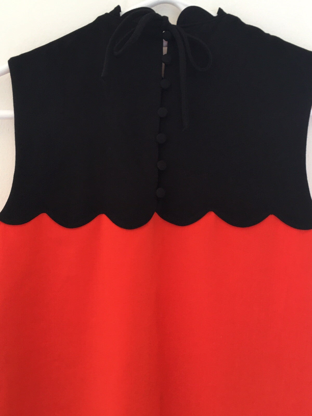 VICTORIA BECKHAM Target NWOT Womens Size XS Red Black Scallop Sleeveless Dress