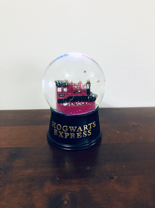 Vintage Hogwart Express Snow Globe. Lights and Glitter. Great Gift for That Hogwart Fan in Your Life. Globe Lights Up. 5 Inches Tall.